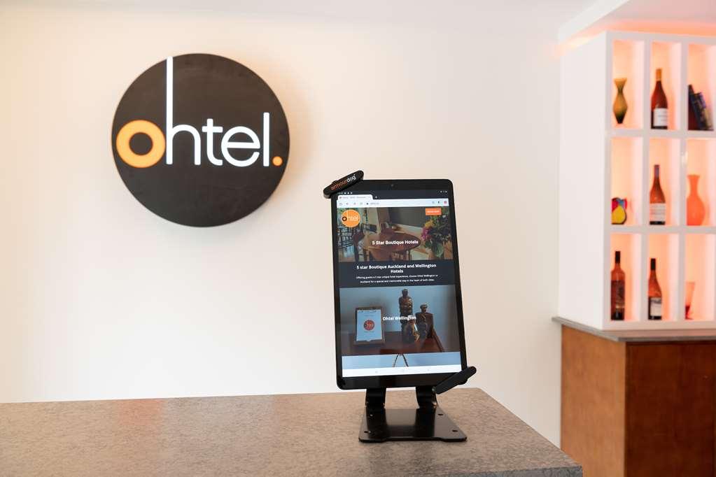 מלון Ohtel אוקלנד מראה פנימי תמונה Tablet at the reception desk of Ohtel