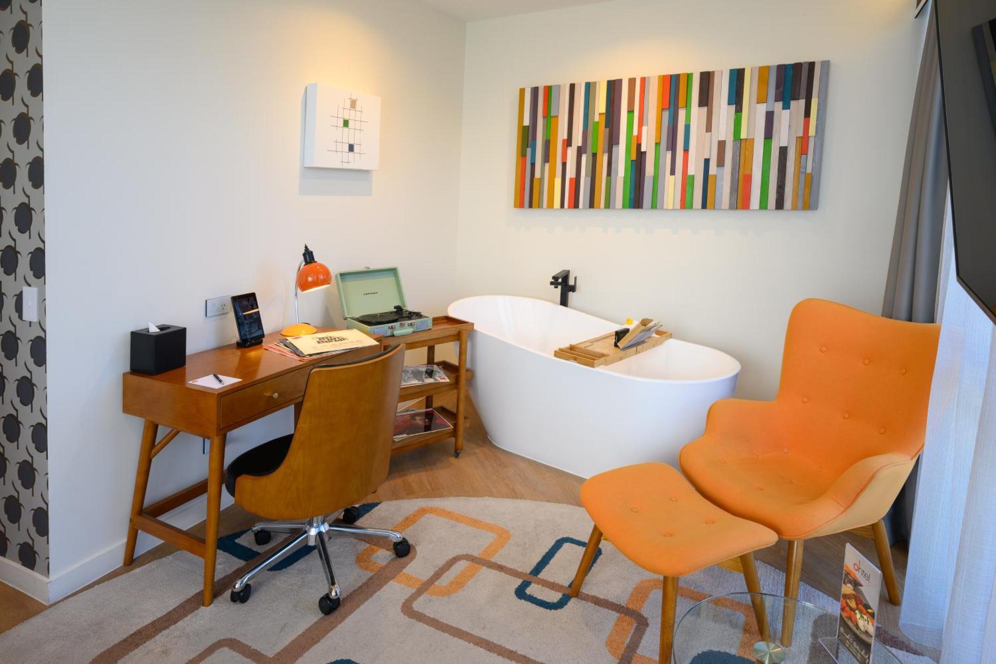 מלון Ohtel אוקלנד מראה חיצוני תמונה A freestanding bathtub in a modern bathroom