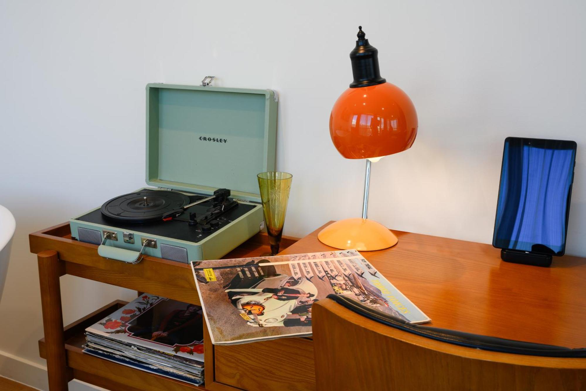מלון Ohtel אוקלנד מראה חיצוני תמונה A portable record player