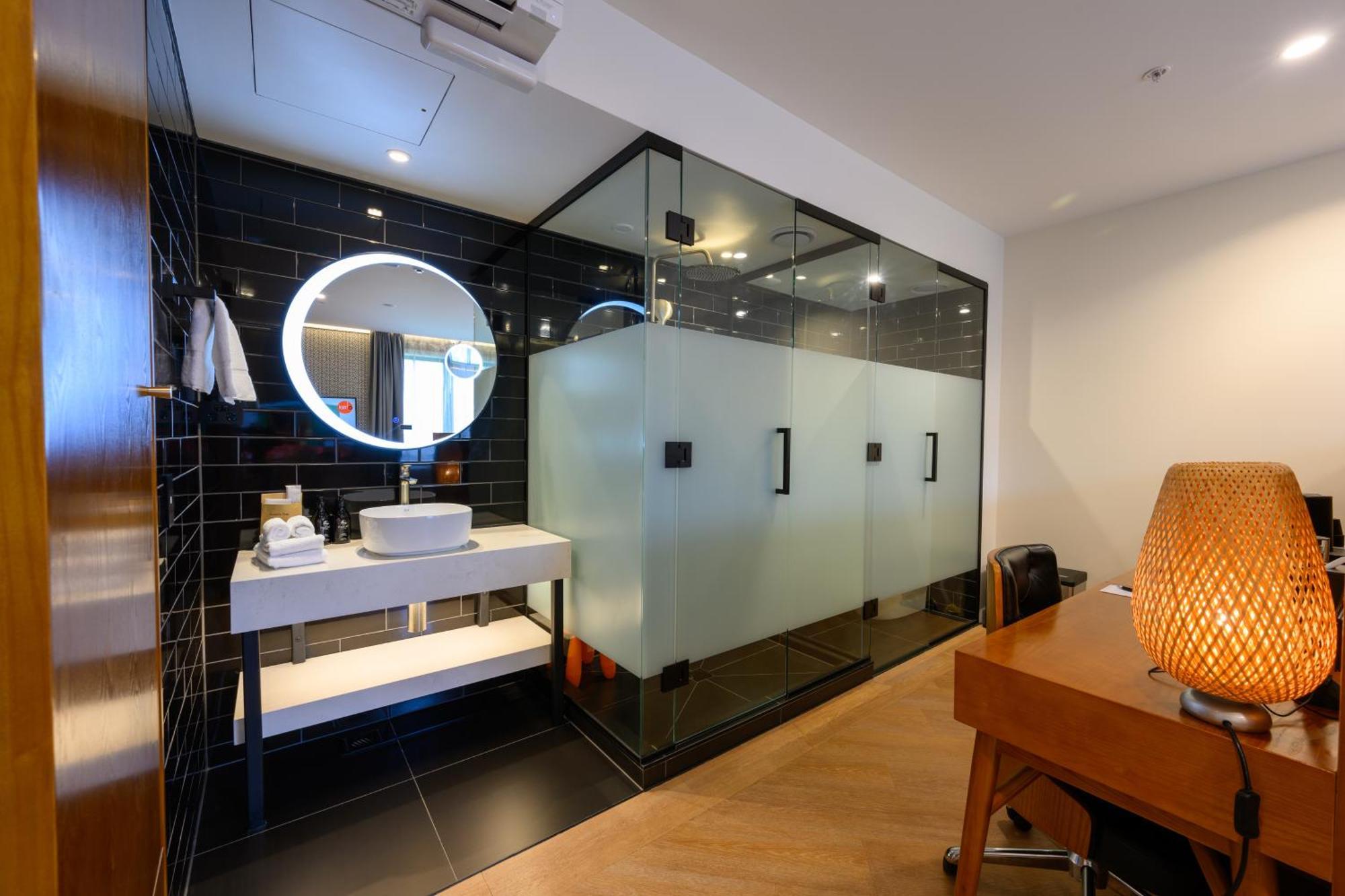 מלון Ohtel אוקלנד חדר תמונה A bathroom in a hotel